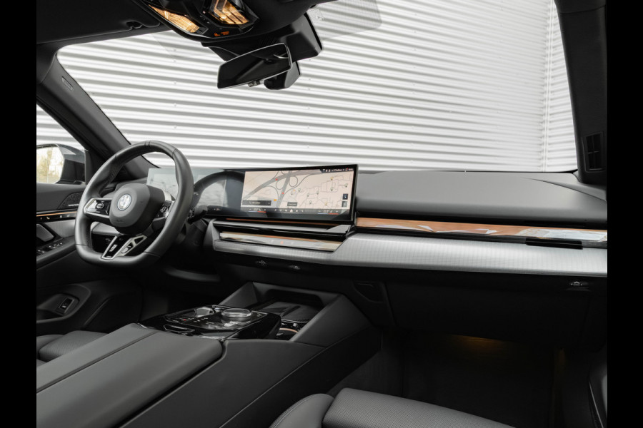 BMW i5 eDrive40 M-Sport Pro - Pano - Onderstel Prof - Driving Ass Prof - Harman Kardon