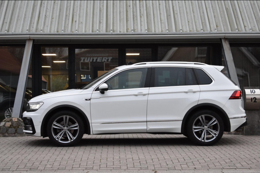 Volkswagen Tiguan 1.5 TSI ACT R-Line | TREKHAAK | CAMERA | DEALER ONDERHOUDEN | STOELVERWARMING | PANORAMADAK | APPLE CARPLAY