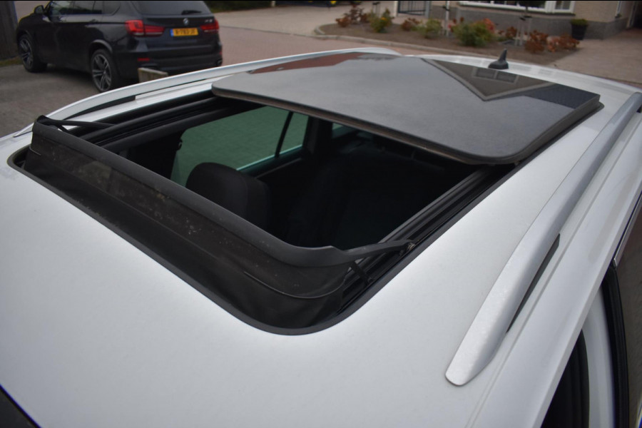 Volkswagen Tiguan 1.5 TSI ACT R-Line | TREKHAAK | CAMERA | DEALER ONDERHOUDEN | STOELVERWARMING | PANORAMADAK | APPLE CARPLAY