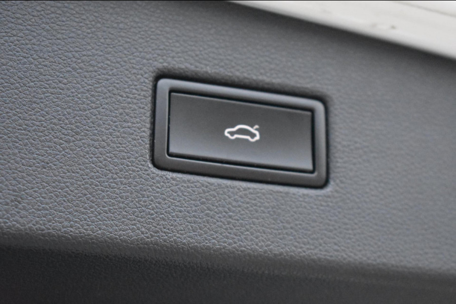 Volkswagen Tiguan 1.5 TSI ACT R-Line | TREKHAAK | CAMERA | DEALER ONDERHOUDEN | STOELVERWARMING | PANORAMADAK | APPLE CARPLAY