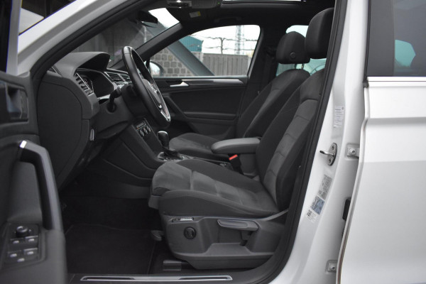 Volkswagen Tiguan 1.5 TSI ACT R-Line | TREKHAAK | CAMERA | DEALER ONDERHOUDEN | STOELVERWARMING | PANORAMADAK | APPLE CARPLAY