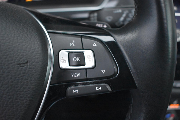 Volkswagen Tiguan 1.5 TSI ACT R-Line | TREKHAAK | CAMERA | DEALER ONDERHOUDEN | STOELVERWARMING | PANORAMADAK | APPLE CARPLAY