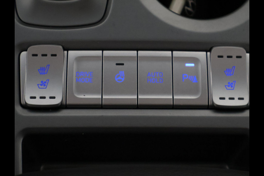 Hyundai Kona EV Fashion Design 64 kWh Two-Tone 400 km actieradius | ACCU 100% | Navigatie | Schuif-/Kanteldak | Leder |