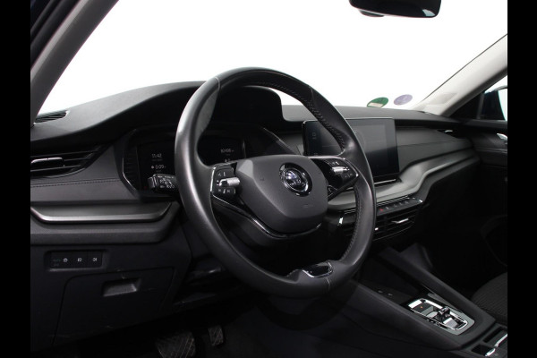 Škoda Octavia Combi 1.0 e-TSI Automaat Business Edition Climate control | Cruise control | Parkeersensoren | Navigatie | LED | Trekhaak | Lichtmetalen velgen | Apple Carplay / Android Auto