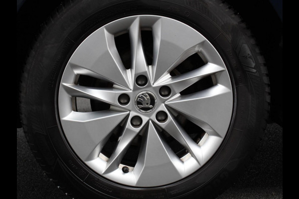 Škoda Octavia Combi 1.0 e-TSI Automaat Business Edition Climate control | Cruise control | Parkeersensoren | Navigatie | LED | Trekhaak | Lichtmetalen velgen | Apple Carplay / Android Auto