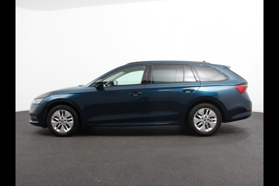 Škoda Octavia Combi 1.0 e-TSI Automaat Business Edition Climate control | Cruise control | Parkeersensoren | Navigatie | LED | Trekhaak | Lichtmetalen velgen | Apple Carplay / Android Auto