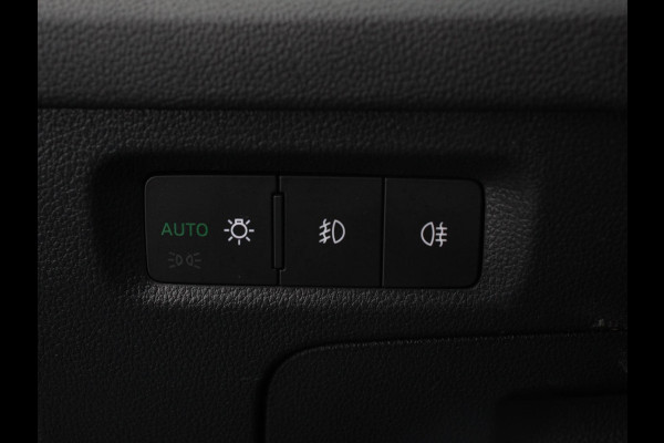 Škoda Octavia Combi 1.0 e-TSI Automaat Business Edition Climate control | Cruise control | Parkeersensoren | Navigatie | LED | Trekhaak | Lichtmetalen velgen | Apple Carplay / Android Auto