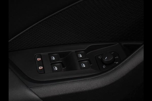 Škoda Octavia Combi 1.0 e-TSI Automaat Business Edition Climate control | Cruise control | Parkeersensoren | Navigatie | LED | Trekhaak | Lichtmetalen velgen | Apple Carplay / Android Auto