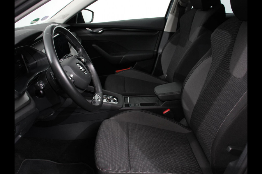 Škoda Octavia Combi 1.0 e-TSI Automaat Business Edition Climate control | Cruise control | Parkeersensoren | Navigatie | LED | Trekhaak | Lichtmetalen velgen | Apple Carplay / Android Auto