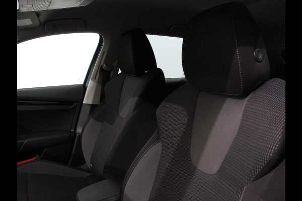 Škoda Octavia Combi 1.0 e-TSI Automaat Business Edition Climate control | Cruise control | Parkeersensoren | Navigatie | LED | Trekhaak | Lichtmetalen velgen | Apple Carplay / Android Auto