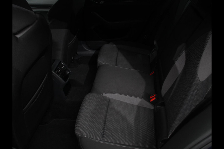 Škoda Octavia Combi 1.0 e-TSI Automaat Business Edition Climate control | Cruise control | Parkeersensoren | Navigatie | LED | Trekhaak | Lichtmetalen velgen | Apple Carplay / Android Auto