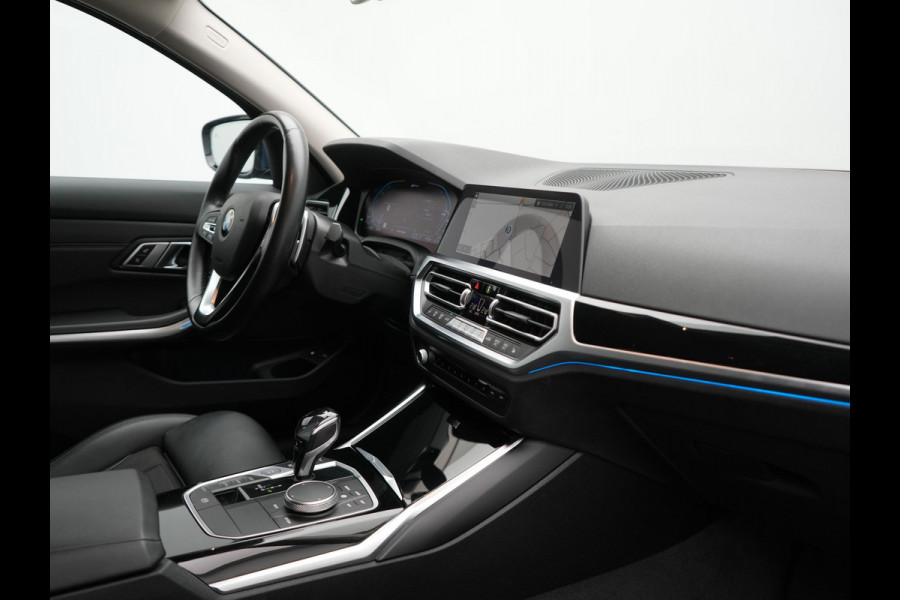 BMW 3 Serie Touring 330e Sportline Plug In Hybrid 293pk Dealer O.H PHEV | Adaptive Cruise | Apple Carplay | Lederen Sportstoelen Verwarmd | Blis | Lane Assist | Front Assist | Navigatie | Virtual | DAB |
