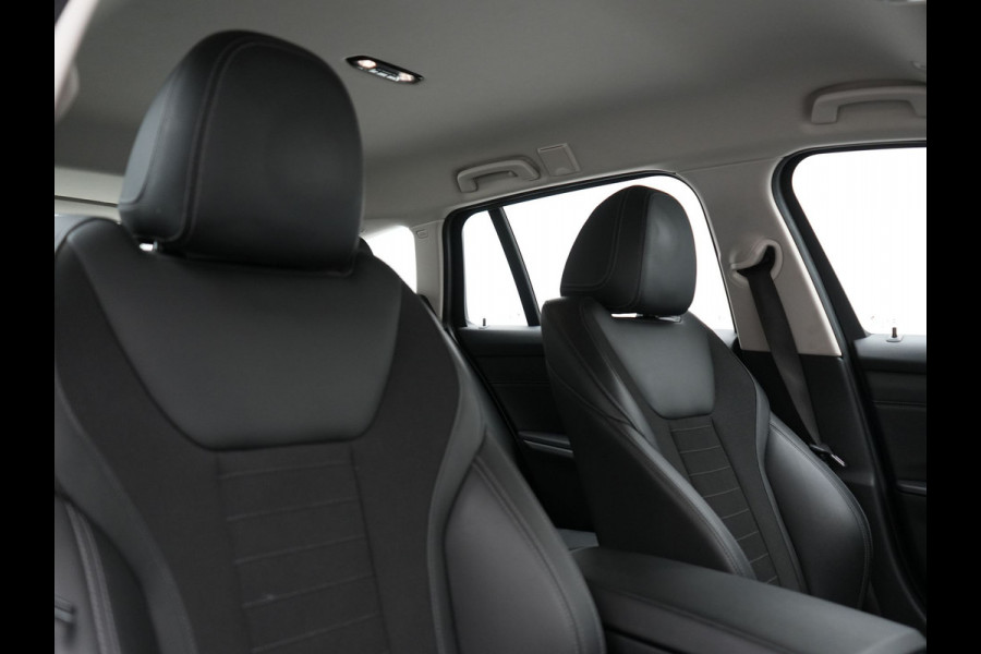 BMW 3 Serie Touring 330e Sportline Plug In Hybrid 293pk Dealer O.H PHEV | Adaptive Cruise | Apple Carplay | Lederen Sportstoelen Verwarmd | Blis | Lane Assist | Front Assist | Navigatie | Virtual | DAB |