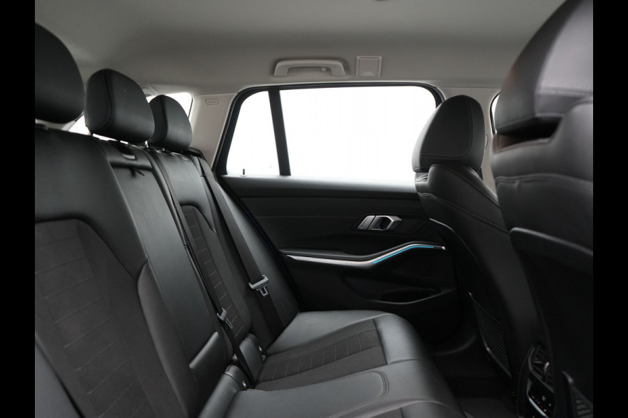BMW 3 Serie Touring 330e Sportline Plug In Hybrid 293pk Dealer O.H PHEV | Adaptive Cruise | Apple Carplay | Lederen Sportstoelen Verwarmd | Blis | Lane Assist | Front Assist | Navigatie | Virtual | DAB |