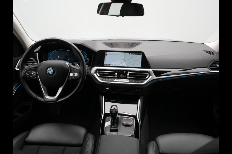 BMW 3 Serie Touring 330e Sportline Plug In Hybrid 293pk Dealer O.H PHEV | Adaptive Cruise | Apple Carplay | Lederen Sportstoelen Verwarmd | Blis | Lane Assist | Front Assist | Navigatie | Virtual | DAB |