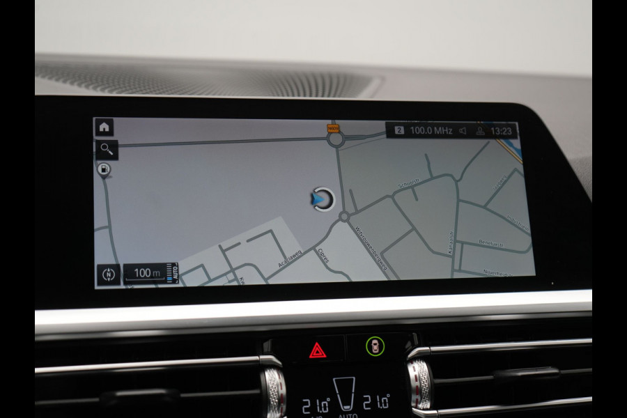 BMW 3 Serie Touring 330e Sportline Plug In Hybrid 293pk Dealer O.H PHEV | Adaptive Cruise | Apple Carplay | Lederen Sportstoelen Verwarmd | Blis | Lane Assist | Front Assist | Navigatie | Virtual | DAB |