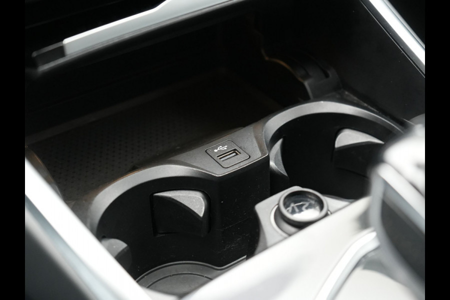 BMW 3 Serie Touring 330e Sportline Plug In Hybrid 293pk Dealer O.H PHEV | Adaptive Cruise | Apple Carplay | Lederen Sportstoelen Verwarmd | Blis | Lane Assist | Front Assist | Navigatie | Virtual | DAB |
