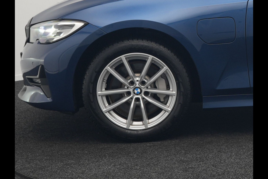BMW 3 Serie Touring 330e Sportline Plug In Hybrid 293pk Dealer O.H PHEV | Adaptive Cruise | Apple Carplay | Lederen Sportstoelen Verwarmd | Blis | Lane Assist | Front Assist | Navigatie | Virtual | DAB |