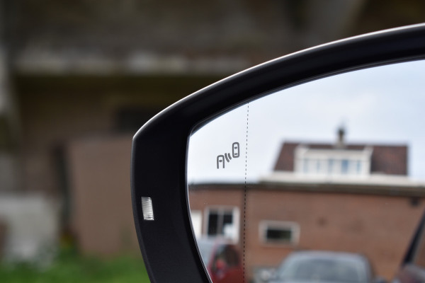 Volkswagen T-Roc R 2.0 TSI 300PK DSG 4MOTION R-SPORT BEATS/LEDER/TREKHAAK/PANORAMADAK