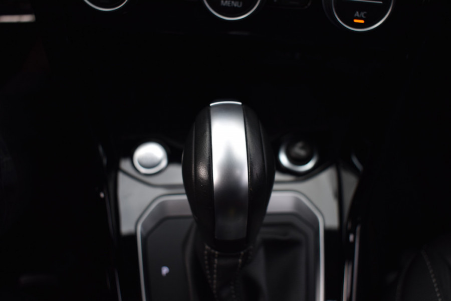 Volkswagen T-Roc R 2.0 TSI 300PK DSG 4MOTION R-SPORT BEATS/LEDER/TREKHAAK/PANORAMADAK