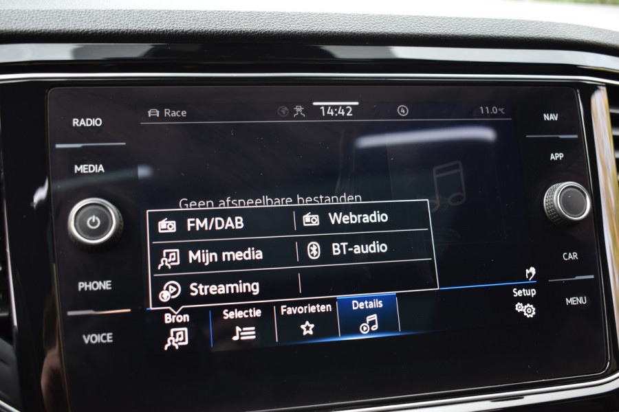 Volkswagen T-Roc R 2.0 TSI 300PK DSG 4MOTION R-SPORT BEATS/LEDER/TREKHAAK/PANORAMADAK