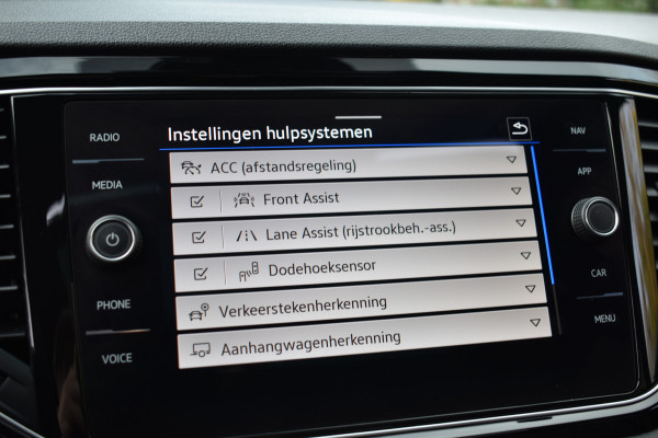 Volkswagen T-Roc R 2.0 TSI 300PK DSG 4MOTION R-SPORT BEATS/LEDER/TREKHAAK/PANORAMADAK