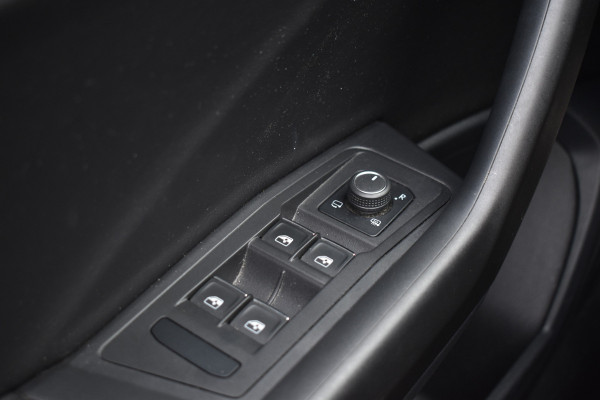 Volkswagen T-Roc Cabrio 1.5 TSI 150PK DSG R-LINE LEDER/PDC/NAVI