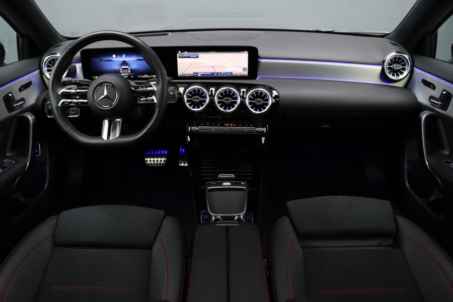 Mercedes-Benz A-Klasse 250 e AMG Line | Panoramadak | Memory | HUD | Keyless Go | Advanced Sound System | Surround Camera | Multibeam LED | Dodehoekassistent | Sfeerverlichting |