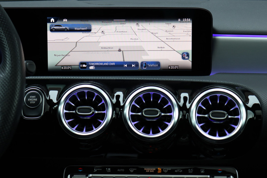Mercedes-Benz A-Klasse 250 e AMG Line | Panoramadak | Memory | HUD | Keyless Go | Advanced Sound System | Surround Camera | Multibeam LED | Dodehoekassistent | Sfeerverlichting |