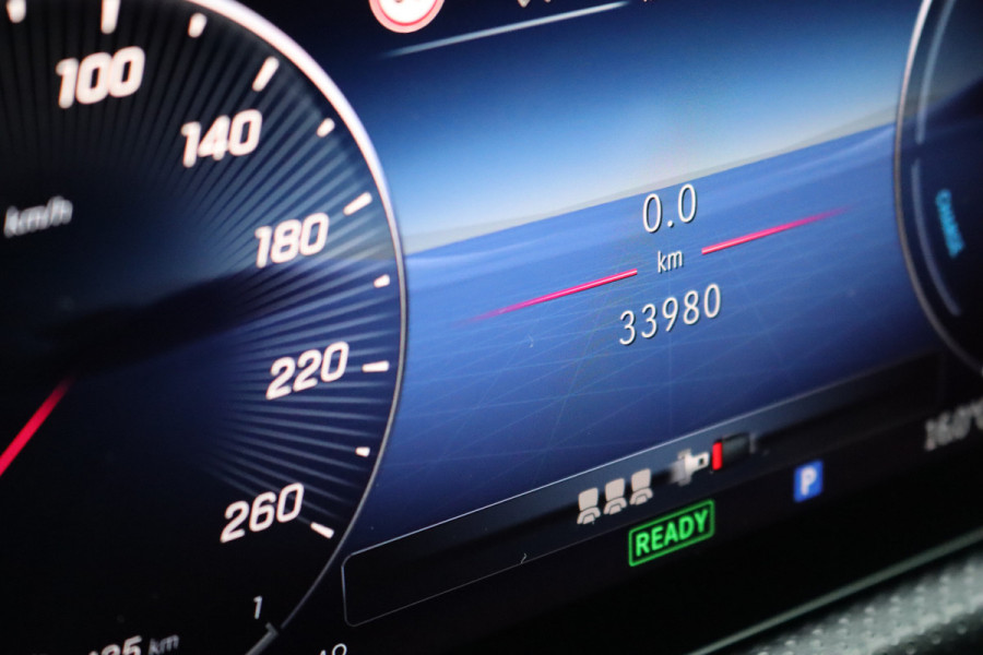 Mercedes-Benz A-Klasse 250 e AMG Line | Panoramadak | Memory | HUD | Keyless Go | Advanced Sound System | Surround Camera | Multibeam LED | Dodehoekassistent | Sfeerverlichting |