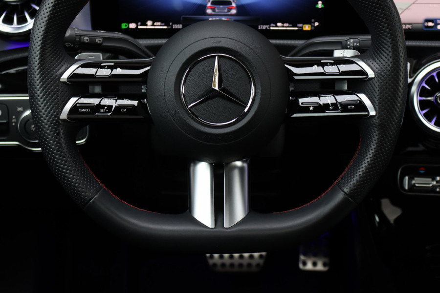 Mercedes-Benz A-Klasse 250 e AMG Line | Panoramadak | Memory | HUD | Keyless Go | Advanced Sound System | Surround Camera | Multibeam LED | Dodehoekassistent | Sfeerverlichting |
