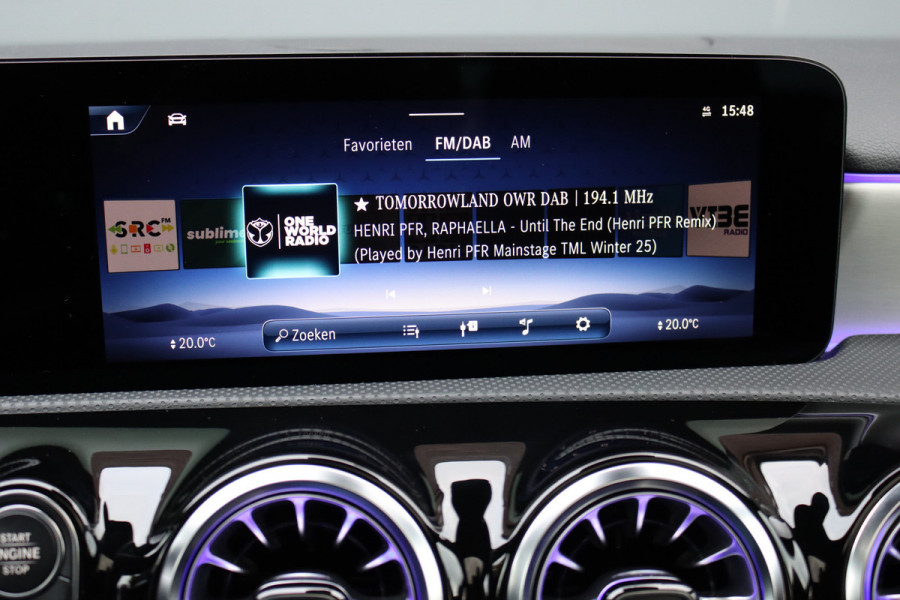 Mercedes-Benz A-Klasse 250 e AMG Line | Panoramadak | Memory | HUD | Keyless Go | Advanced Sound System | Surround Camera | Multibeam LED | Dodehoekassistent | Sfeerverlichting |