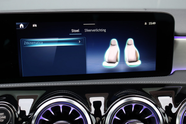 Mercedes-Benz A-Klasse 250 e AMG Line | Panoramadak | Memory | HUD | Keyless Go | Advanced Sound System | Surround Camera | Multibeam LED | Dodehoekassistent | Sfeerverlichting |