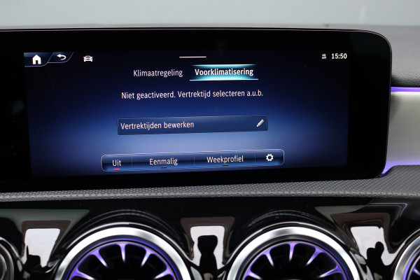 Mercedes-Benz A-Klasse 250 e AMG Line | Panoramadak | Memory | HUD | Keyless Go | Advanced Sound System | Surround Camera | Multibeam LED | Dodehoekassistent | Sfeerverlichting |