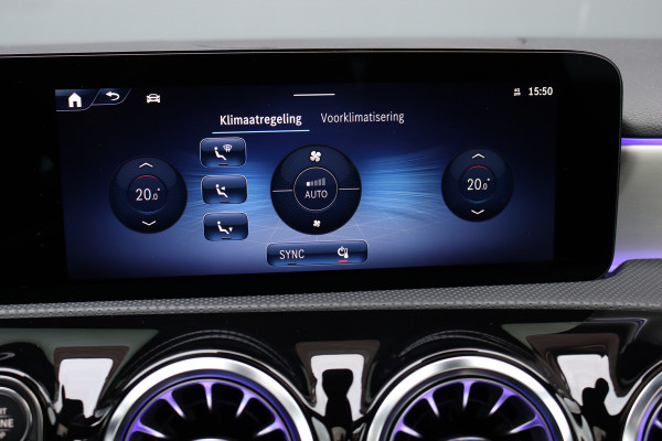 Mercedes-Benz A-Klasse 250 e AMG Line | Panoramadak | Memory | HUD | Keyless Go | Advanced Sound System | Surround Camera | Multibeam LED | Dodehoekassistent | Sfeerverlichting |
