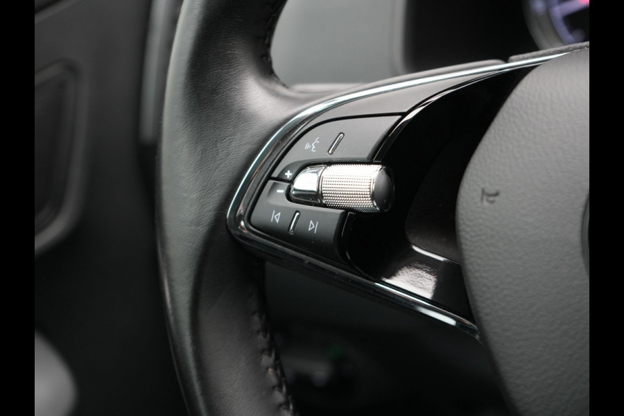 Škoda Karoq 1.5 TSI ACT 150pk DSG Business Edition | Crystal LED | Apple Carplay | Camera | Keyless | Cruise Control | Navigatie | DAB |