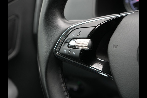 Škoda Karoq 1.5 TSI ACT 150pk DSG Business Edition | Crystal LED | Apple Carplay | Camera | Keyless | Cruise Control | Navigatie | DAB |