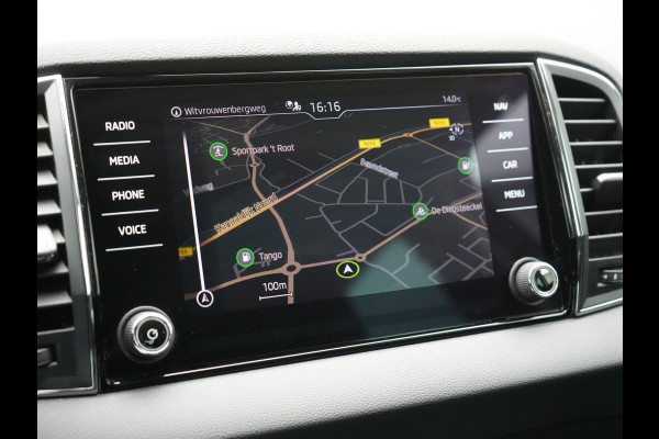 Škoda Karoq 1.5 TSI ACT 150pk DSG Business Edition | Crystal LED | Apple Carplay | Camera | Keyless | Cruise Control | Navigatie | DAB |