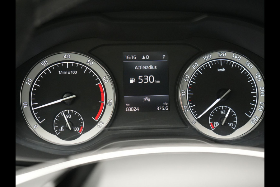 Škoda Karoq 1.5 TSI ACT 150pk DSG Business Edition | Crystal LED | Apple Carplay | Camera | Keyless | Cruise Control | Navigatie | DAB |