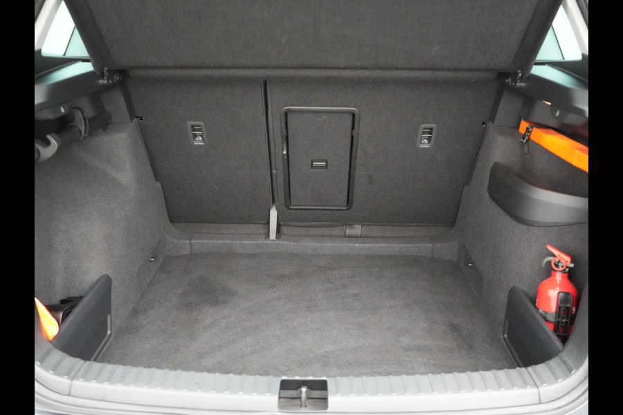 Škoda Karoq 1.5 TSI ACT 150pk DSG Business Edition | Crystal LED | Apple Carplay | Camera | Keyless | Cruise Control | Navigatie | DAB |