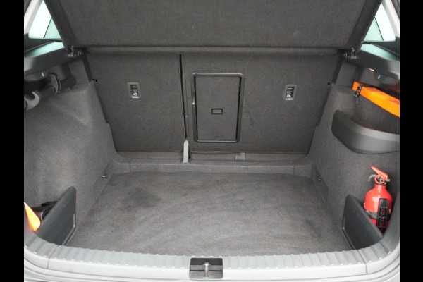 Škoda Karoq 1.5 TSI ACT 150pk DSG Business Edition | Crystal LED | Apple Carplay | Camera | Keyless | Cruise Control | Navigatie | DAB |