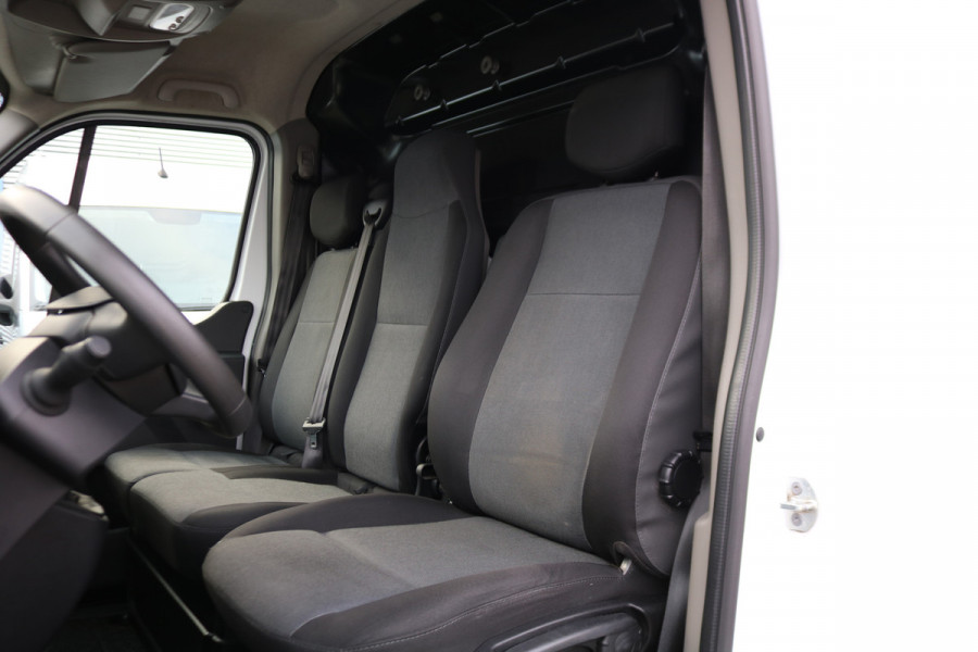 Renault Master 2.3 dCi 135pk L2 H2 Airco Navigatie Imperiaal Inrichting