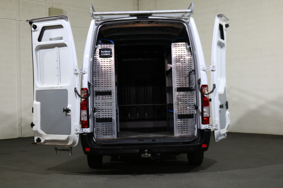 Renault Master 2.3 dCi 135pk L2 H2 Airco Navigatie Imperiaal Inrichting