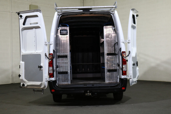 Renault Master 2.3 dCi 135pk L2 H2 Airco Navigatie Imperiaal Inrichting