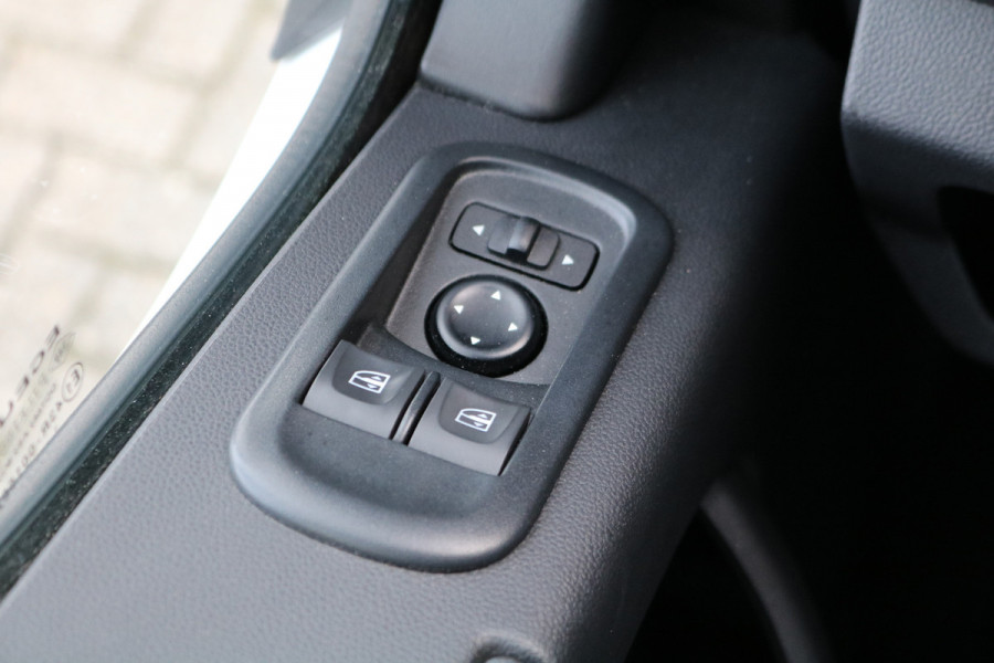 Renault Master 2.3 dCi 135pk L2 H2 Airco Navigatie Imperiaal Inrichting