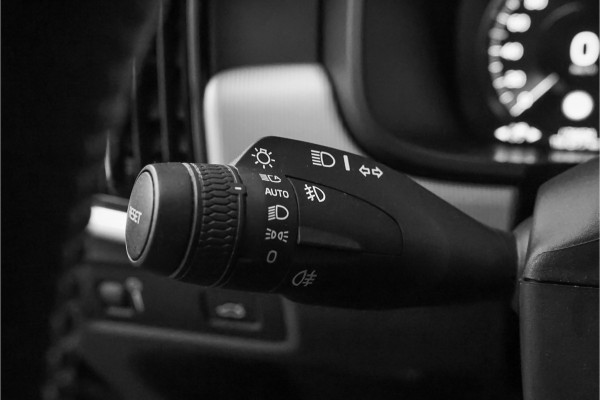 Volvo V90 2.0 T4 Business Sport R-Design Polestar H/K LED Leder 18"