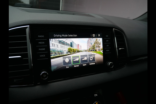 Škoda Karoq 1.5 TSI SPORTLINE | AUTOMAAT | A.C.C | PANO | TREKHAAK | CAMERA | BTW-AUTO!!