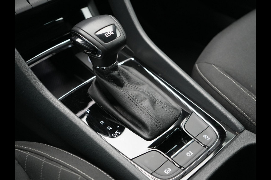 Škoda Karoq 1.5 TSI ACT Ambition Business 150pk Dealer O.H. | Adaptive Cruise | Apple Carplay | Camera | Stoelverwarming | Navigatie | 17"L.M |