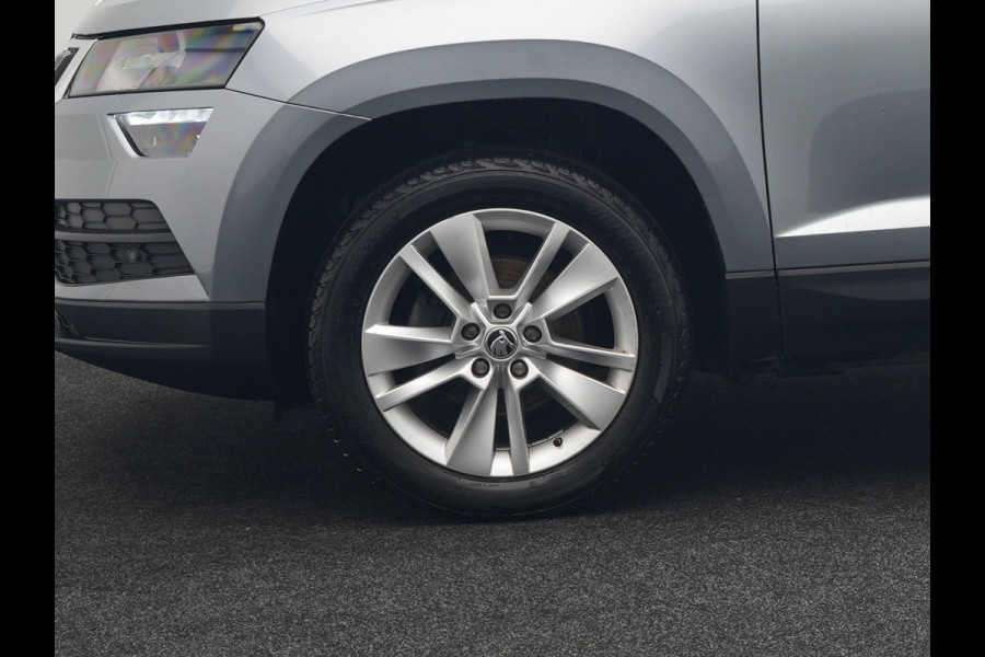 Škoda Karoq 1.5 TSI ACT Ambition Business 150pk Dealer O.H. | Adaptive Cruise | Apple Carplay | Camera | Stoelverwarming | Navigatie | 17"L.M |