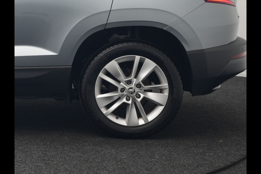 Škoda Karoq 1.5 TSI ACT Ambition Business 150pk Dealer O.H. | Adaptive Cruise | Apple Carplay | Camera | Stoelverwarming | Navigatie | 17"L.M |